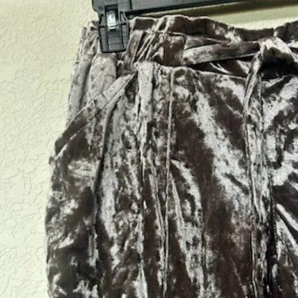 NWOT Mocha Crushed Velvet Velour Very Soft Relaxed Fit Joggers Pants - Picture 14 of 14